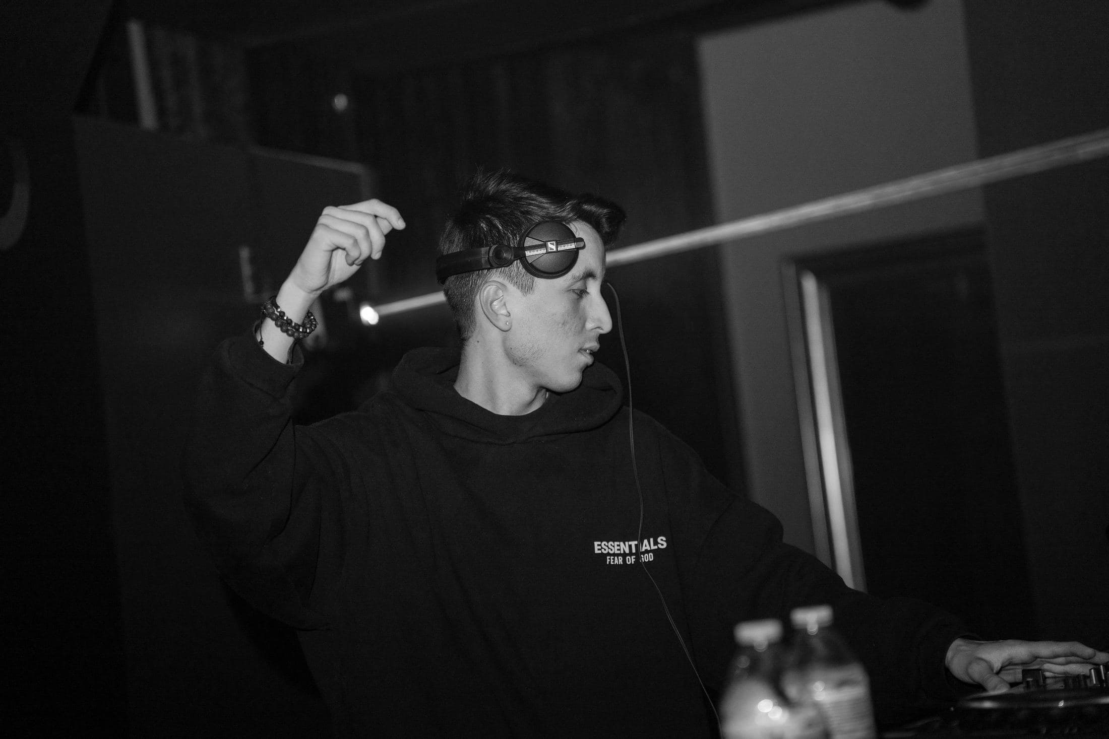 Black and white frame of Kike Moreno at the decks
